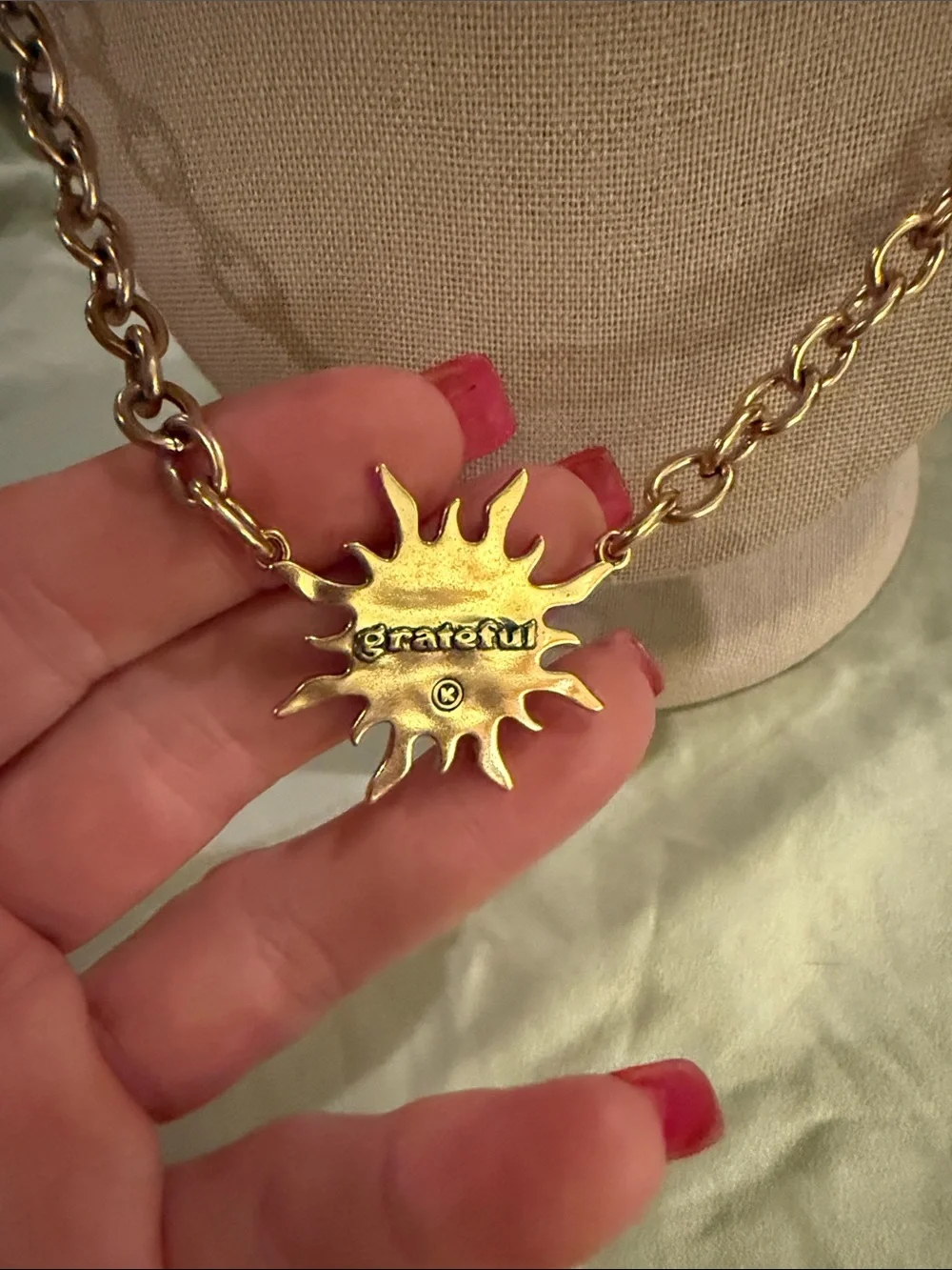 Source Unknown Gold Sunburst Pendant Chain Necklace
